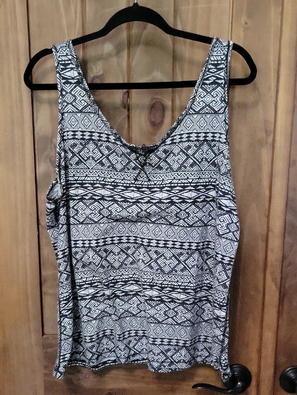 Forever 21 Black and White Geometric Tank Top